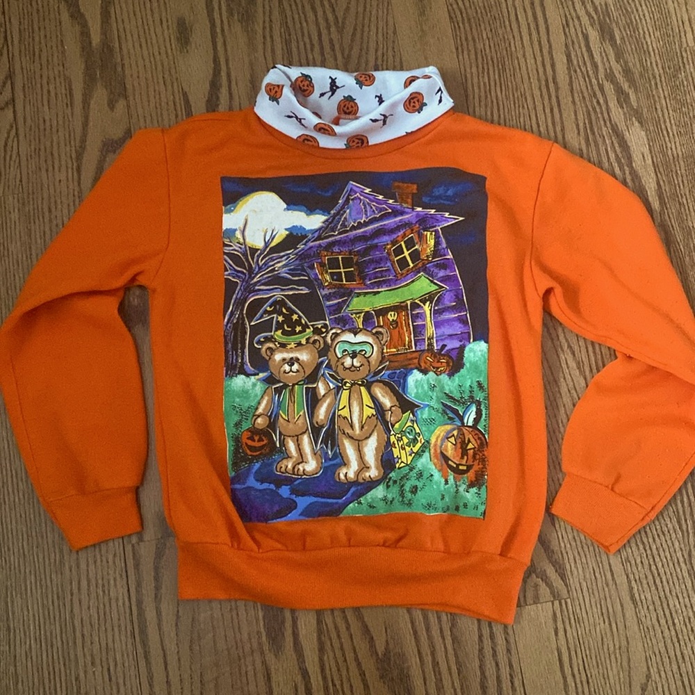 Orange Halloween turtle neck.
